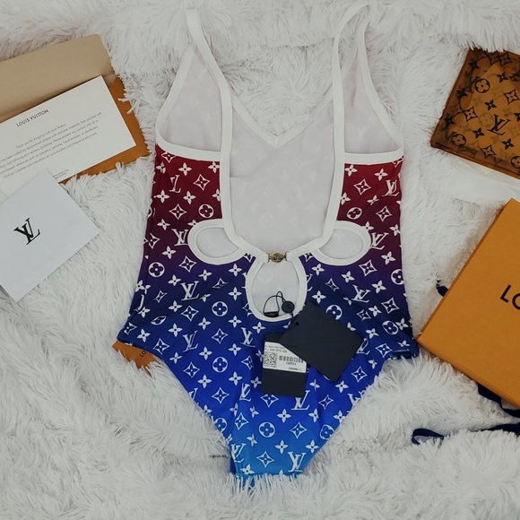 🧾🛍️SOLD OUT🛍️🧾LOUIS VUITTON "By The Pool" - Picture 7 of 17